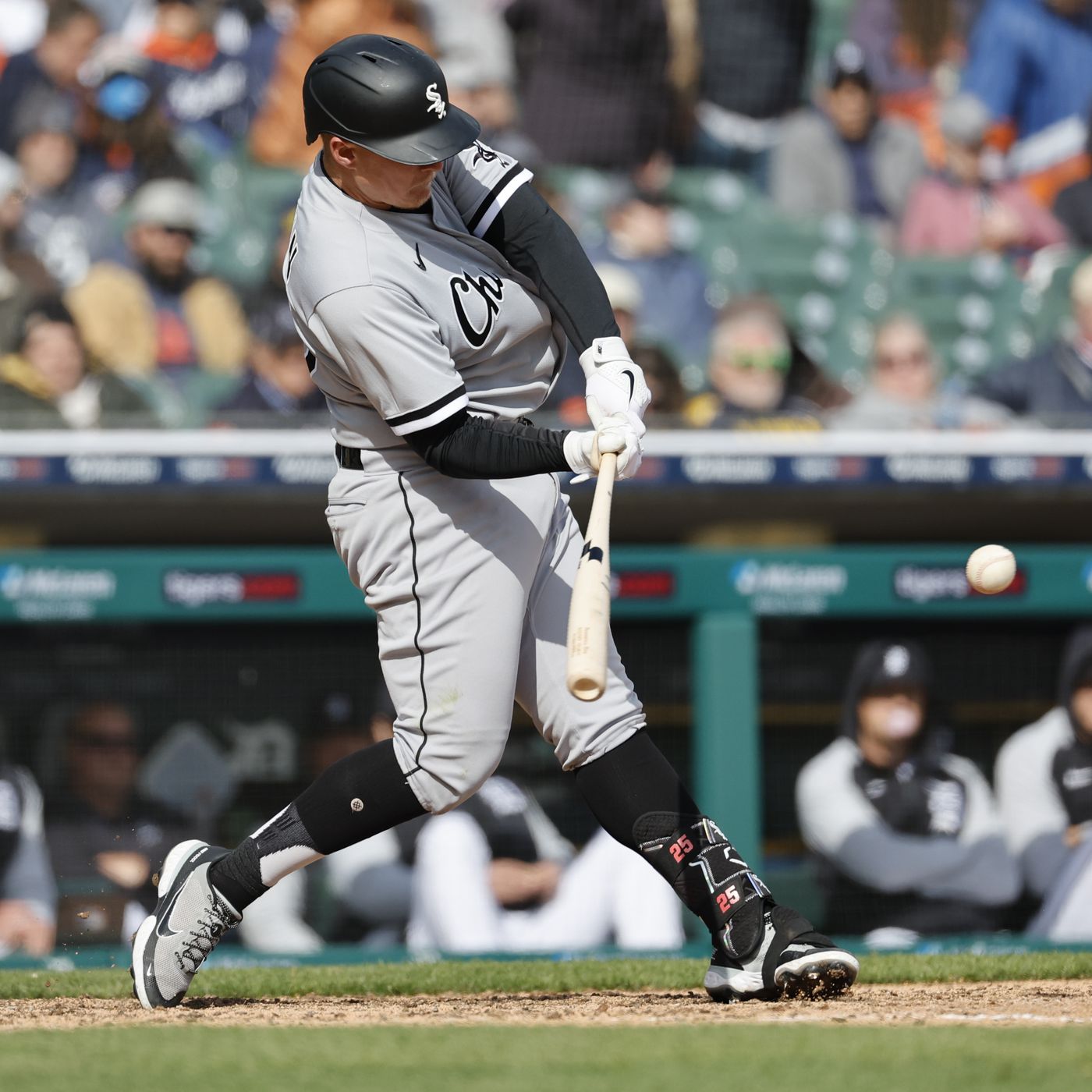 Andrew Vaughn: Chicago White Sox OF has hip pointer