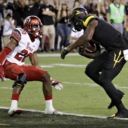 Arizona State running back Kalen Ballage, right, scores a touchdown as Utah defensive back Marcus Williams (20) defends during the first half of an NCAA college football game, Thursday, Nov. 10, 2016, in Tempe, Ariz. (AP Photo/Matt York)