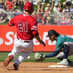 Seattle Mariners second baseman Kolten Wong (16) gets the force out on Los Angeles Angels catcher Matt Thaiss (21) in the fourth inning at Tempe Diablo Stadium.
