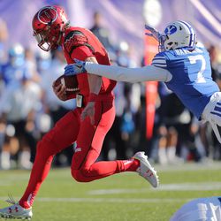 Utah Utes quarterback Travis Wilson (7) scampers into the end zone with Brigham Young Cougars defensive back Micah Hannemann defending as they play in the Royal Purple Las Vegas Bowl Saturday, Dec. 19, 2015.