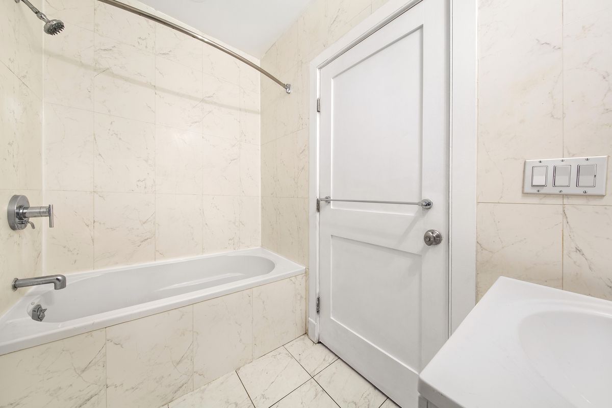 A bathroom with beige tiles.