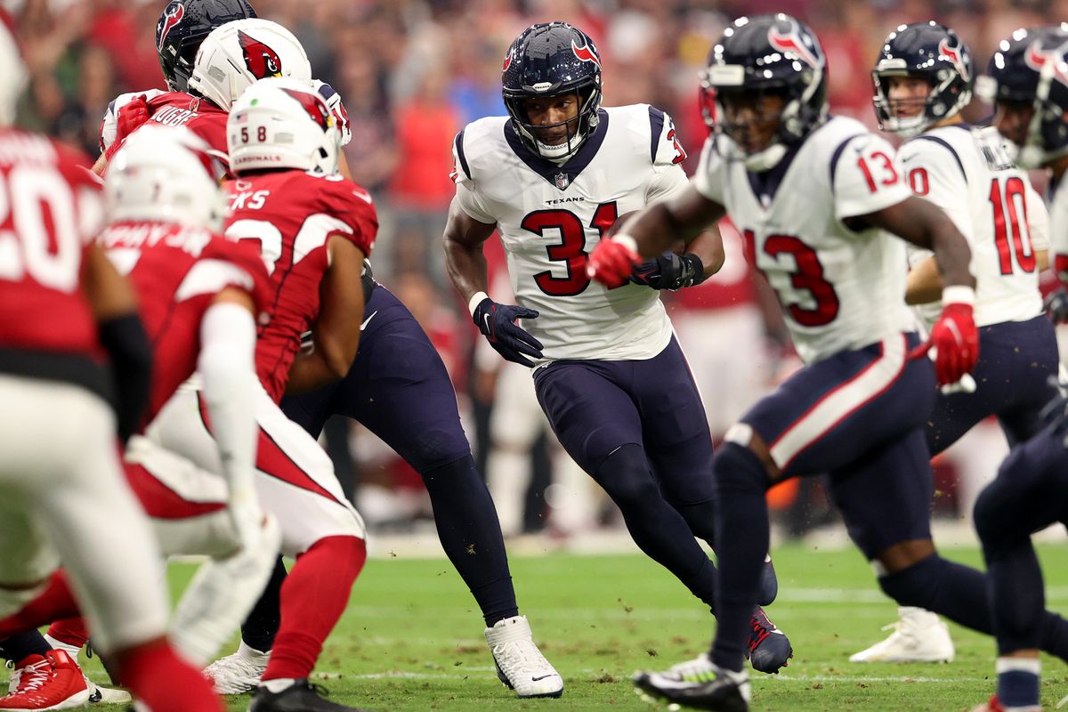 David Johnson #31 of the Houston Texans runs with the ball in the second quarter against the Arizona Cardinals in the game at State Farm Stadium on October 24, 2021 in Glendale, Arizona.