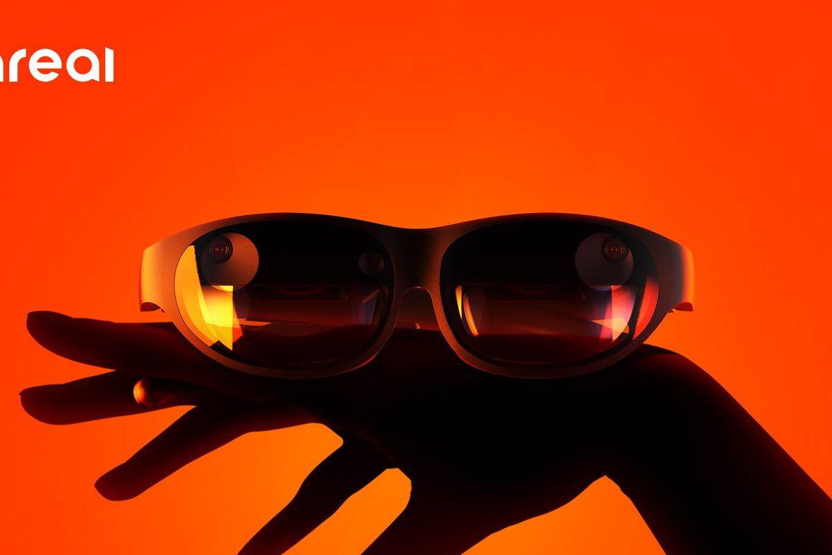 A picture of Nreal glasses supported by a hand