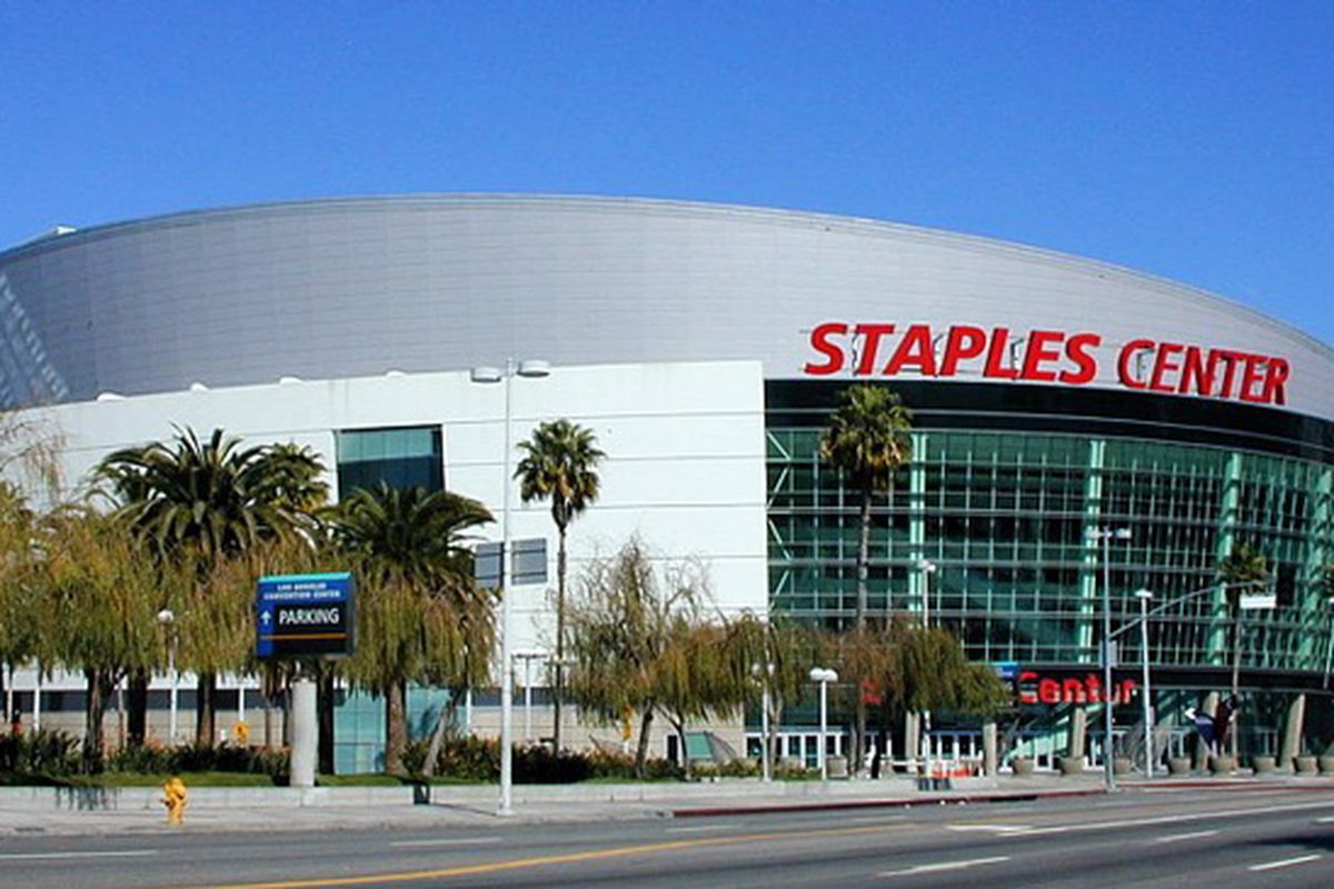 The Staples Center appears out of the running to host Mayweather-Pacquiao after a $20 million bid.