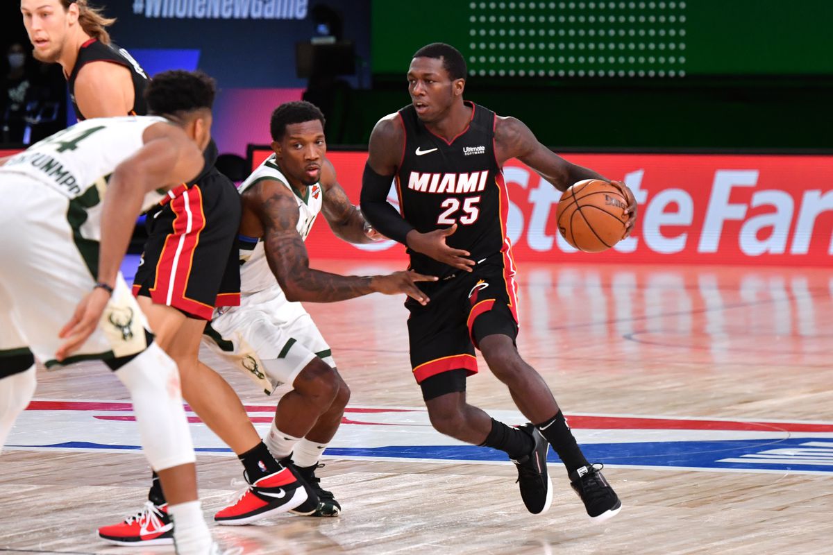 Kendrick Nunn of the Miami Heat drives to the basket against the Milwaukee Bucks on August 6, 2020 at The Arena at ESPN Wide World of Sports in Orlando, Florida.&nbsp;