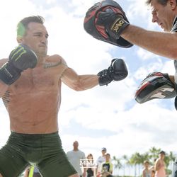 Michael Chandler shows off his striking at Bellator open workouts.