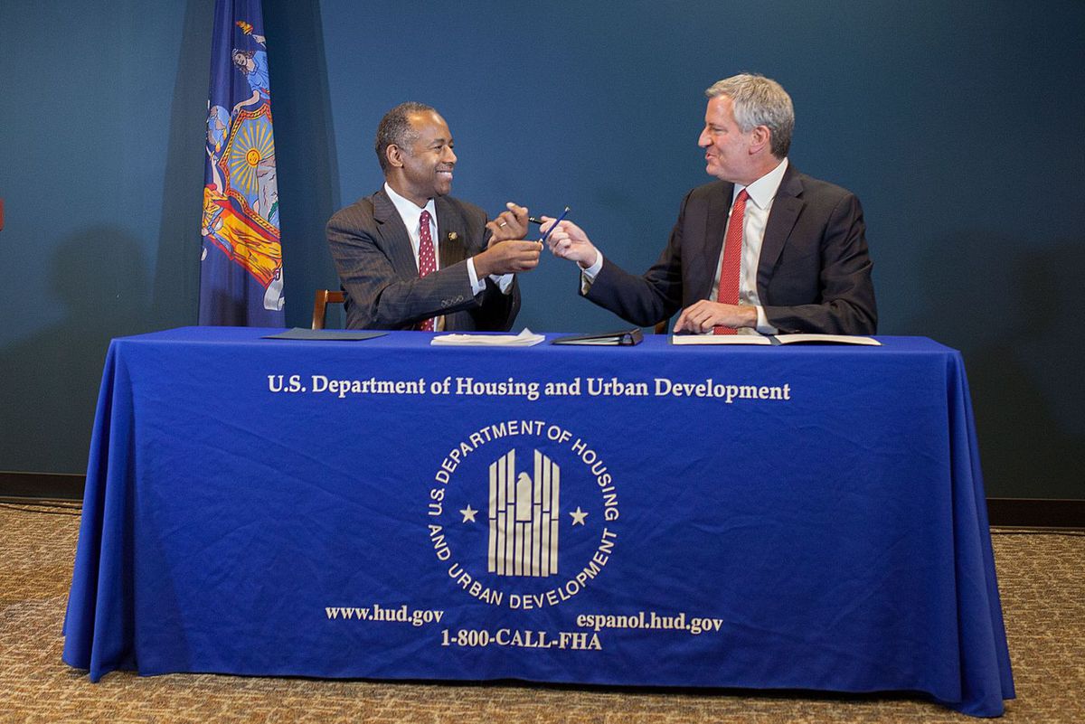 Housing Secretary Ben Carson and  Mayor Bill de Blasio sign a deal to have a new federal monitor oversee NYCHA, Jan. 31, 2019.  