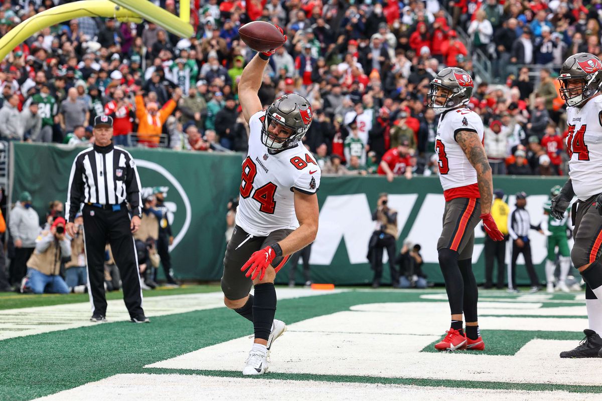 Tampa Bay Buccaneers tight end Cameron Brate (84) spikes the ball after a touchdown during the second half against the New York Jets at MetLife Stadium.