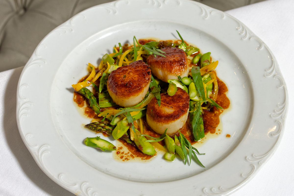 A plate of scallops.