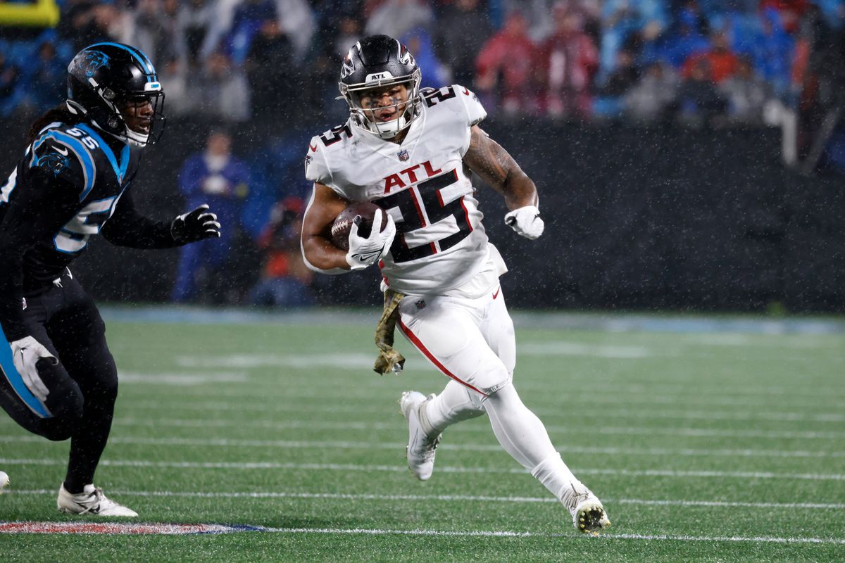Tyler Allgeier #25 of the Atlanta Falcons runs with the ball against Cory Littleton #55 of the Carolina Panthers at Bank of America Stadium on November 10, 2022 in Charlotte, North Carolina.