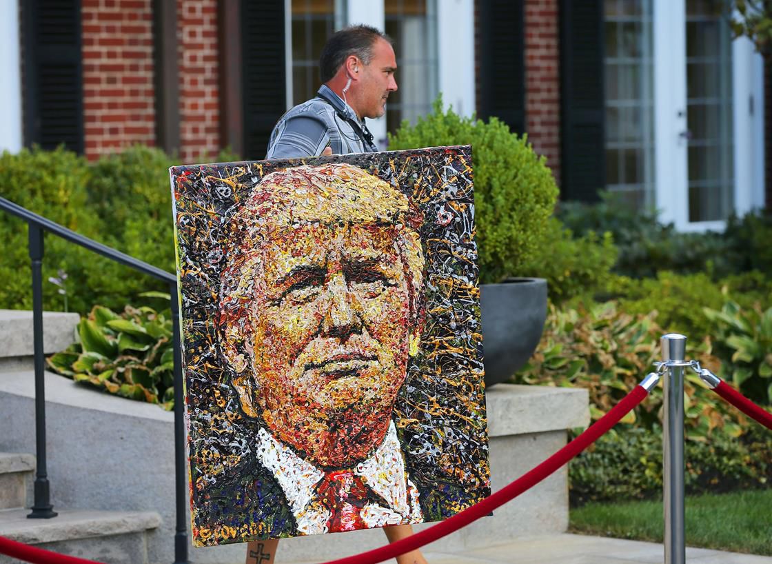 A big ol' portrait of Trump