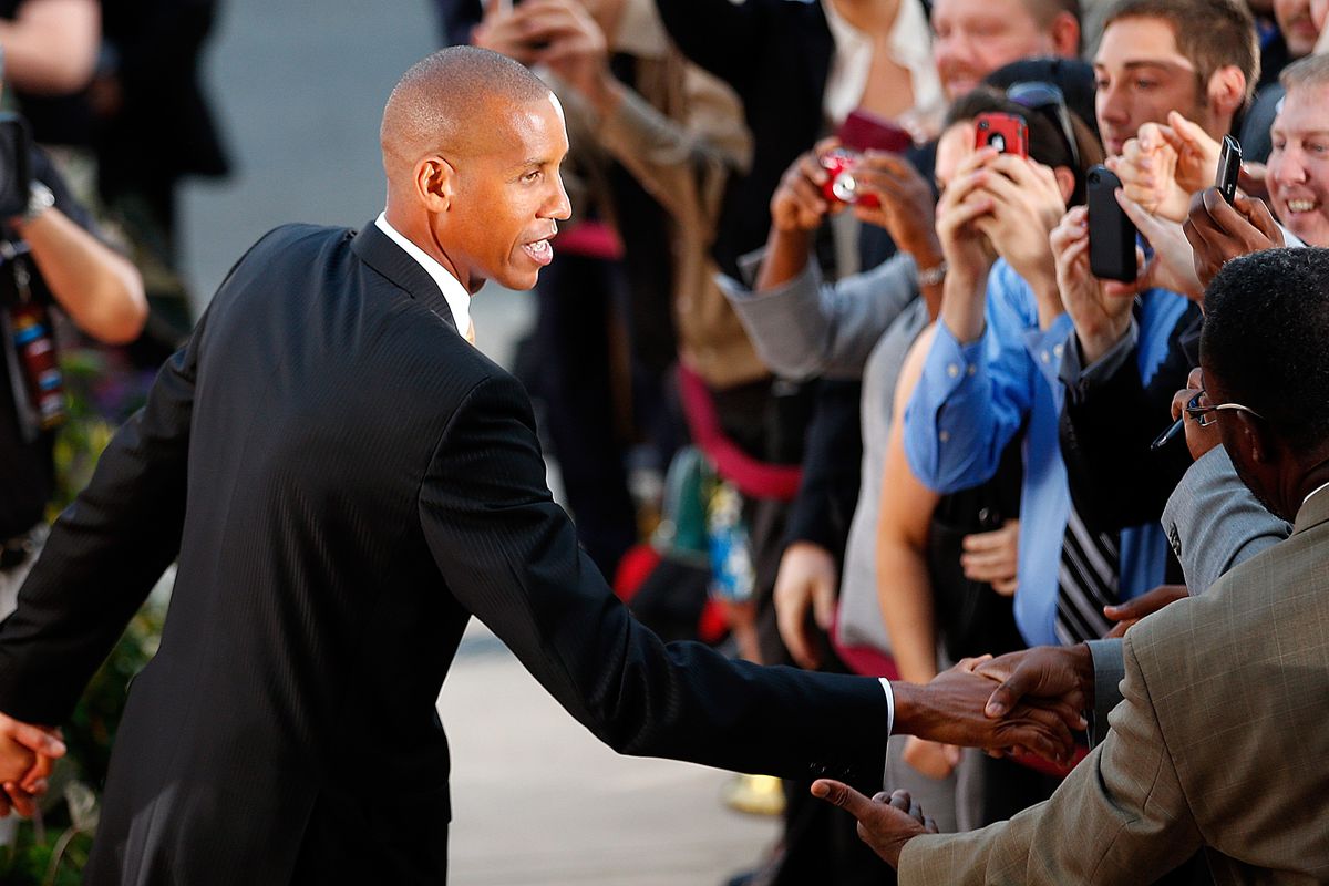 SPRINGFIELD, MA - SEPTEMBER 7:  Reggie Miller chats with fans before the Basketball Hall of Fame Enshrinement Ceremony at Symphony Hall on September 7, 2012 in Springfield, Massachusetts. (Photo by Jim Rogash/Getty Images)