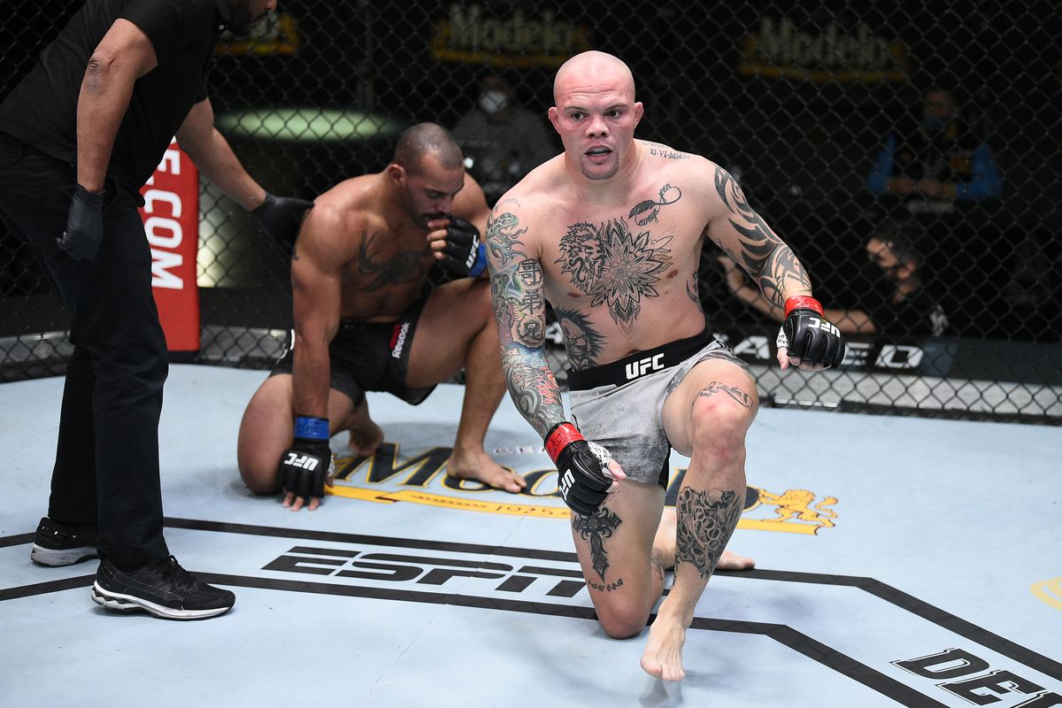 They said what?! Pros react to Anthony Smith's quick sub of Devin Clark at UFC Vegas 15 - Bloody Elbow