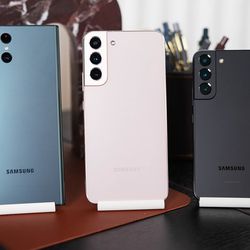 <em>Left to right: Samsung Galaxy S22 Ultra, S22 Plus, and S22.</em>