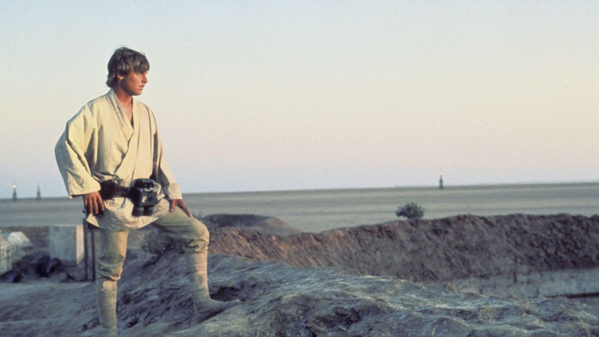Star Wars: A New Hope - Luke Skywalker standing on Tatooine