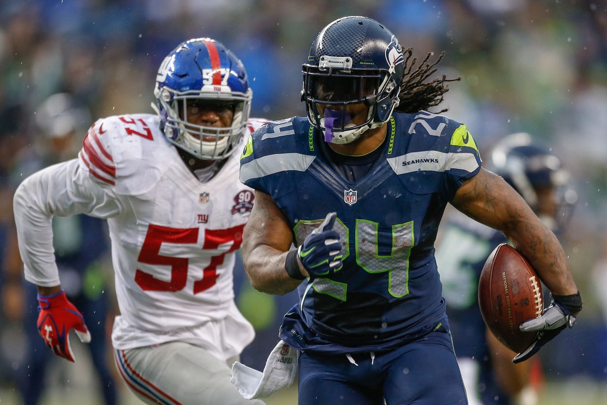 Jacquian Williams chases Marshawn Lynch