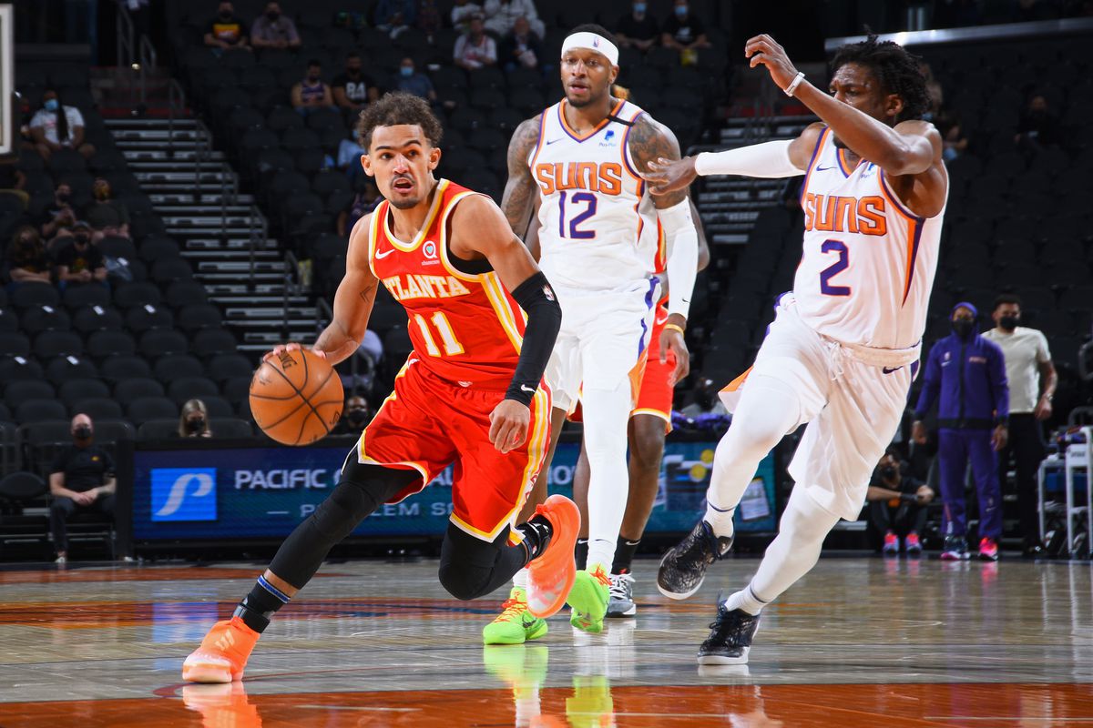 Trae Young of the Atlanta Hawks drives to the basket during the game against the Phoenix Suns on March 30, 2021 at Phoenix Suns Arena in Phoenix, Arizona.