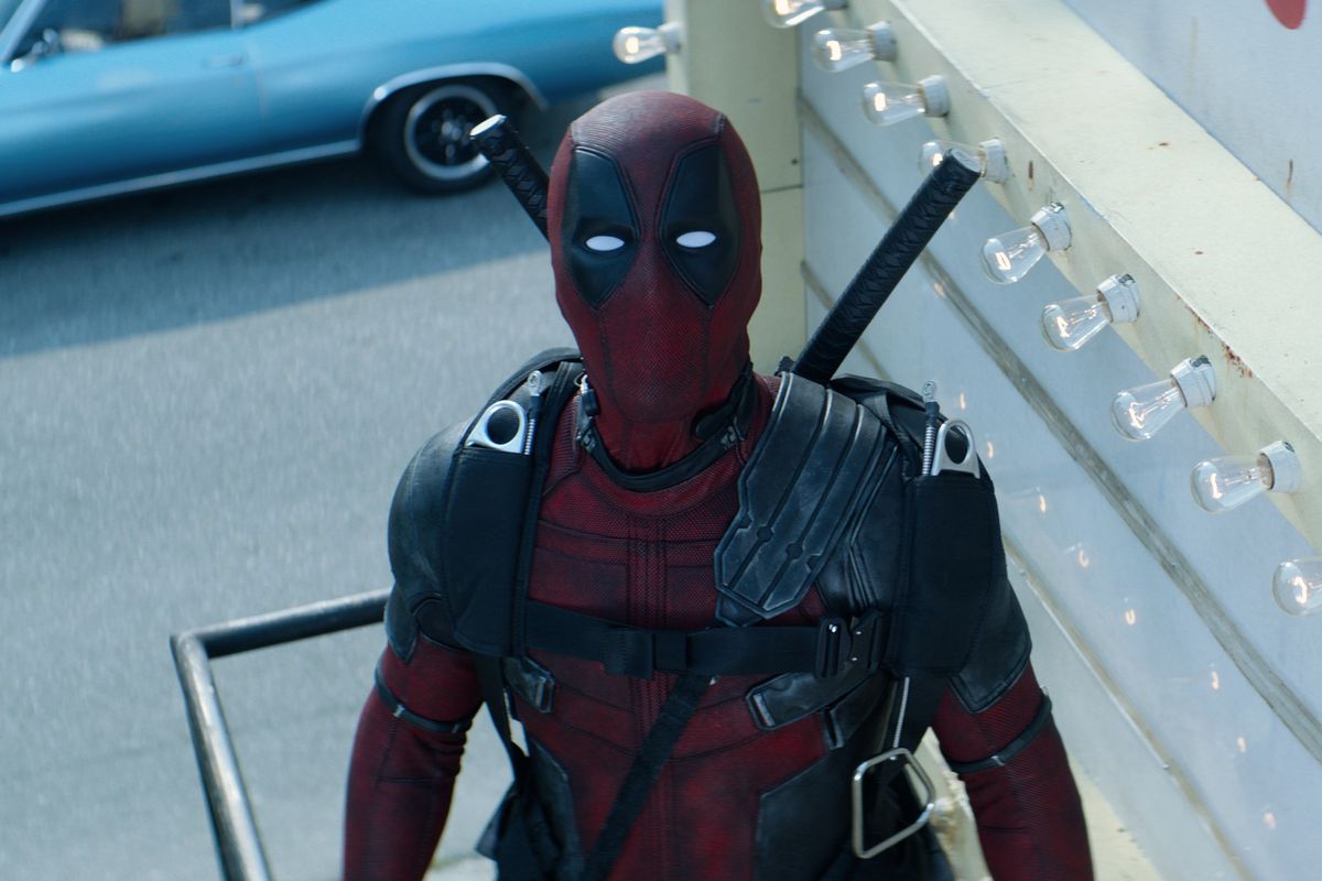 Deadpool 2 - Ryan Reynolds in costume