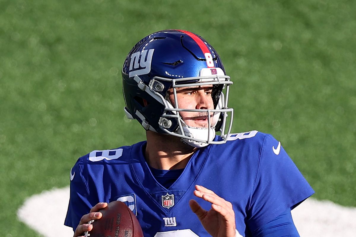 Quarterback Daniel Jones of the New York Giants drops back to pass in the first quarter of the game against the Arizona Cardinals at MetLife Stadium on December 13, 2020 in East Rutherford, New Jersey.