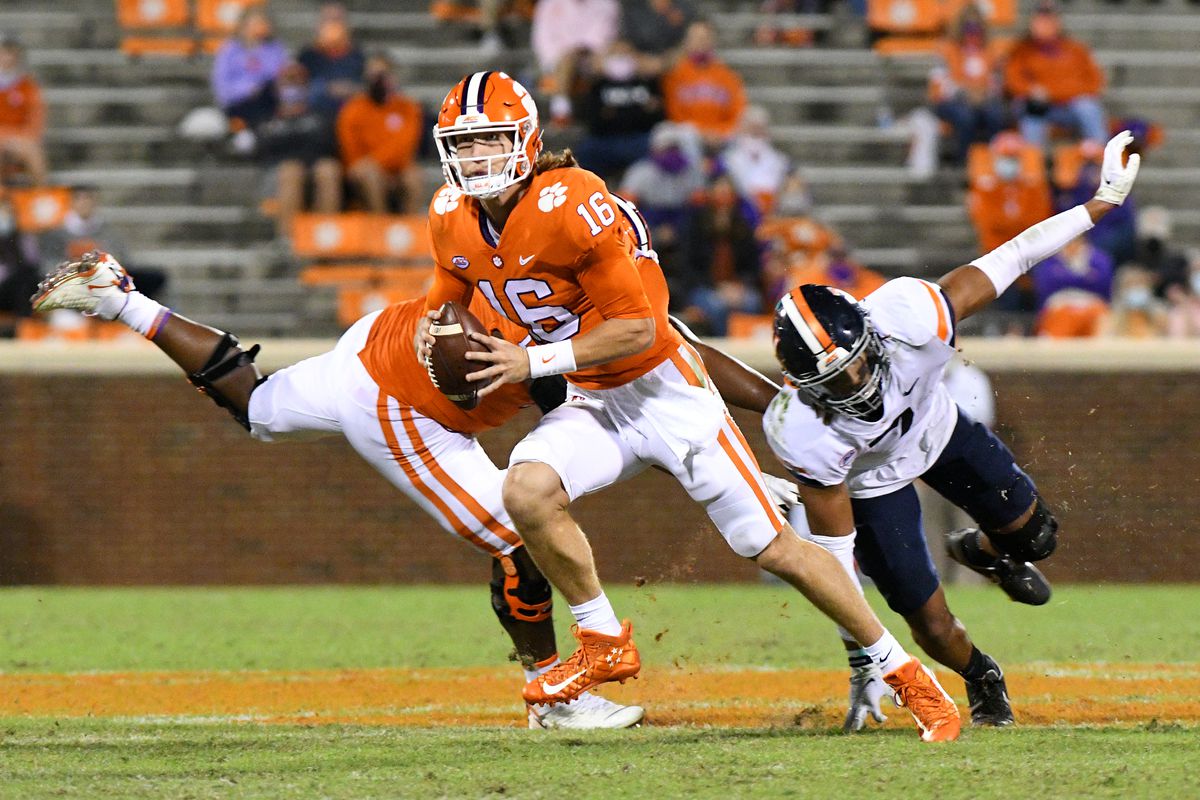 Clemson Tigers quarterback Trevor Lawrence scrambles up the field during the game between the Clemson Tigers and the Virginia Cavaliers on October 03, 2020 at Memorial Stadium in Clemson, South Carolina.