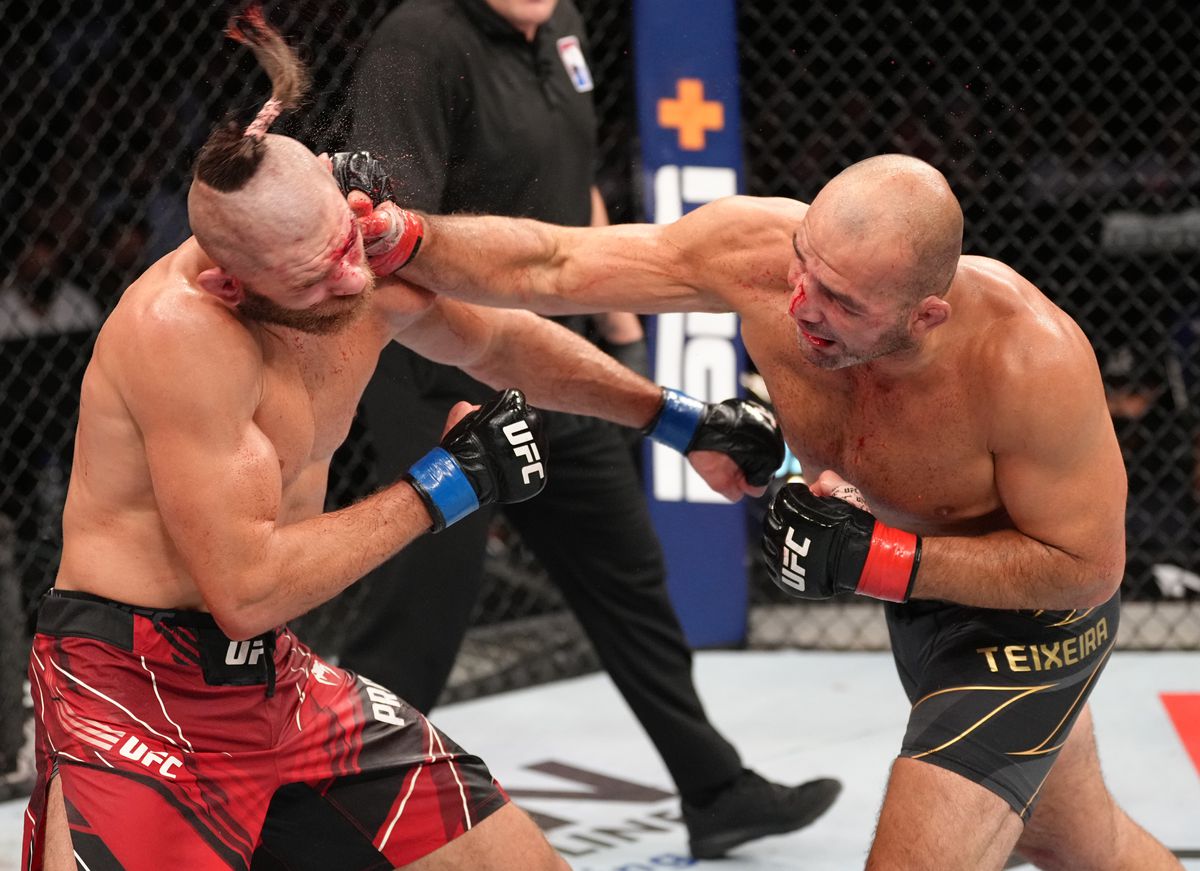 UFC 275: Teixeira v Prochazka