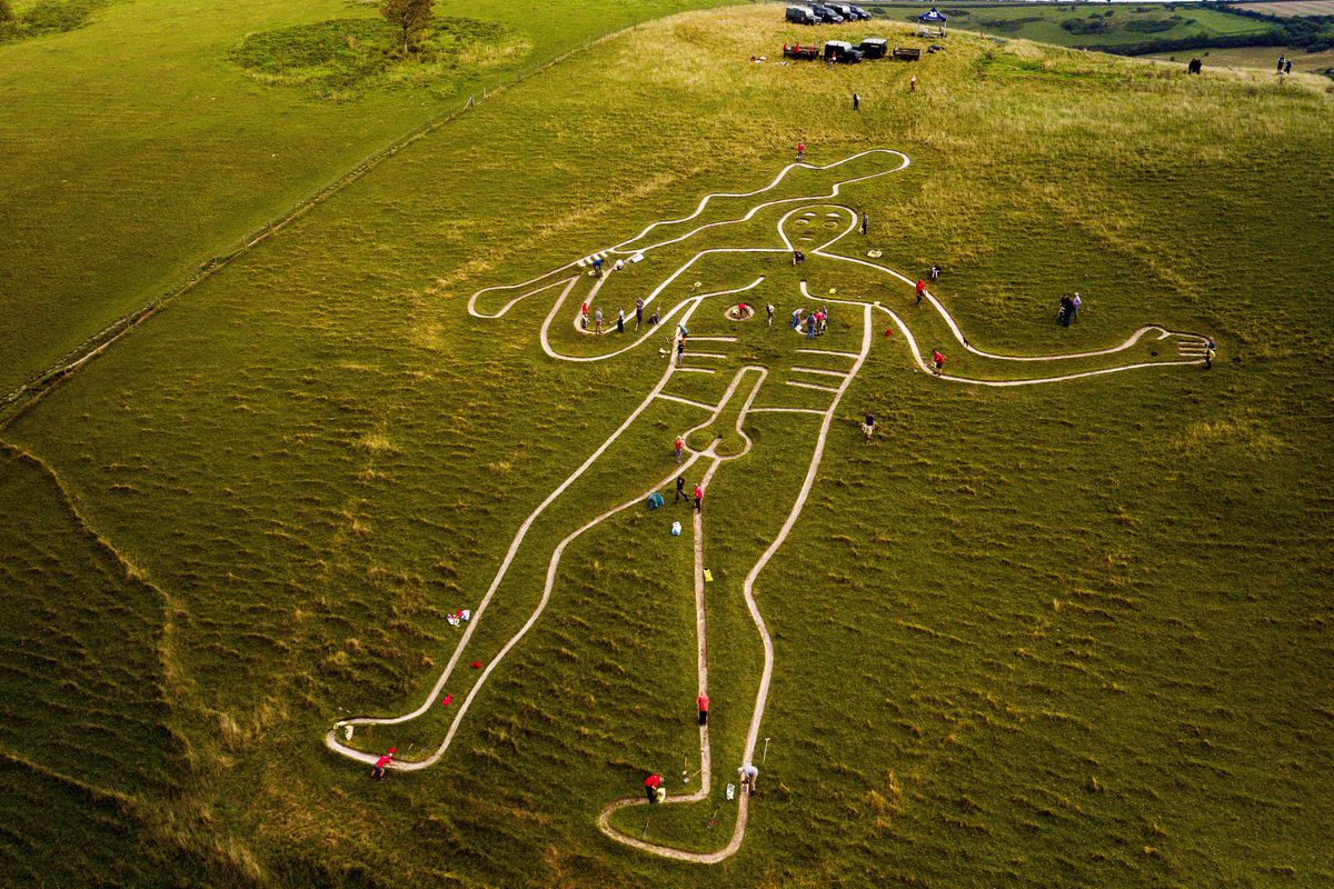 Cerne Abbas Giant cleaning