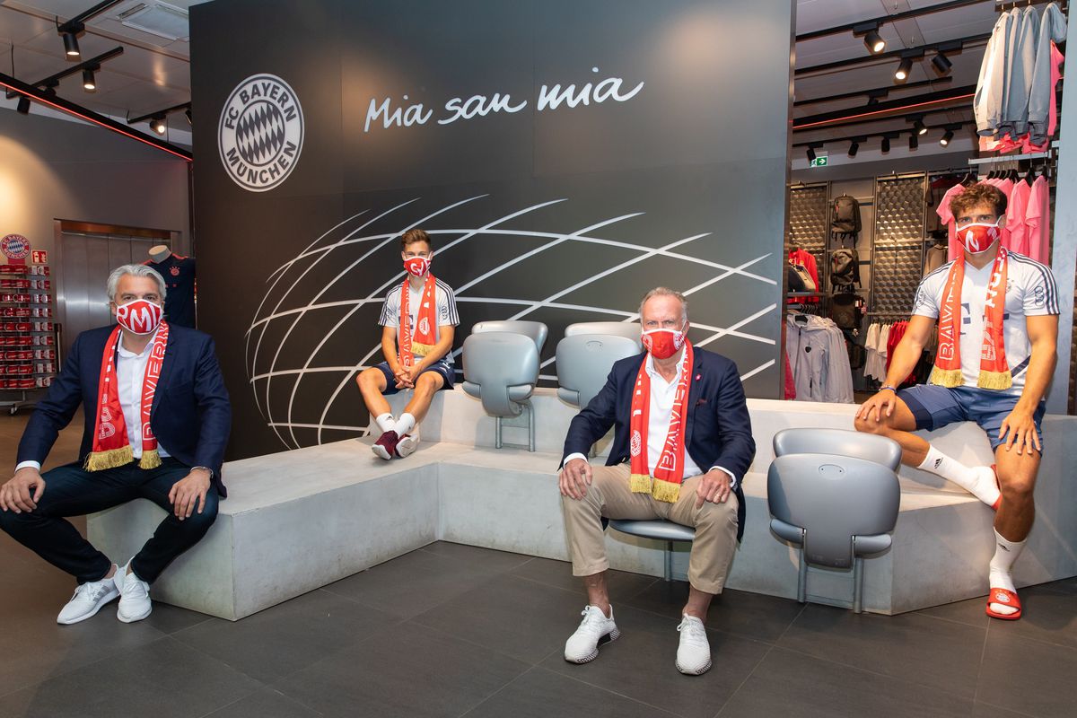 Jörg Wacker, Joshua Kimmich, Karl-Heinz Rummenigge, and Leon Goretzka sport hygienic masks made from Bayern Munich scarves for an initiative to benefit Kimmich and Goretzka's WeKickCorona foundation.
