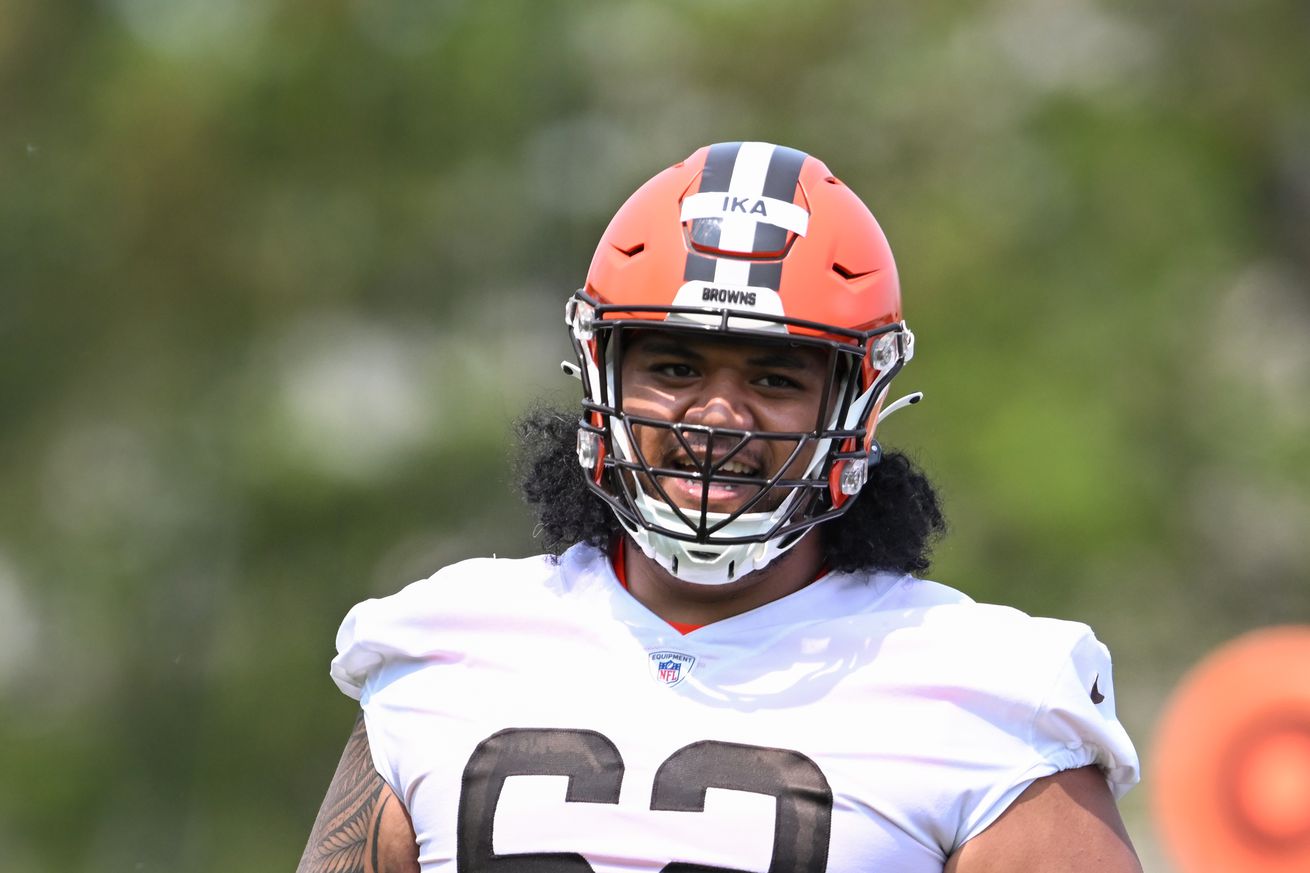 Browns plan for Siaki Ika has “square peg, round hole” concern