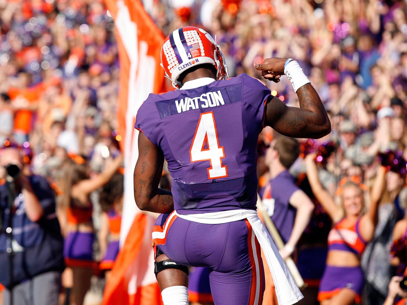 Clemson rolls to a blowout victory over Syracuse and Deshaun ...