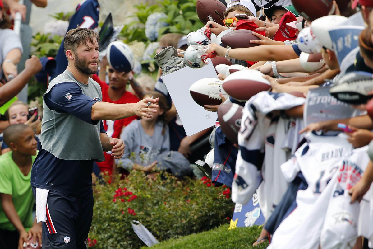 The Edelman and the Sea (of Hands).