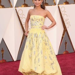 Best Supporting Actress nominee (and now winner!) Alicia Vikander pulled a Belle and wore custom Louis Vuitton. Photo: Todd Williamson/Getty Images