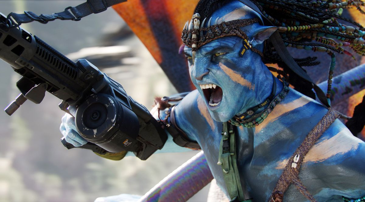 Jake Sully brandishes a machine gun as he flies through the sky in close-up in Avatar 2009