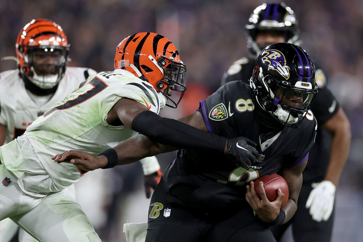 Lamar Jackson #8 of the Baltimore Ravens scrambles against the Cincinnati Bengals during the fourth quarter of the game at M&amp;T Bank Stadium on November 16, 2023 in Baltimore, Maryland.