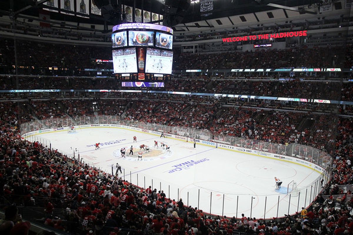 CHICAGO - MAY 29:  The Chicago Blackhawks face of against the Philadelphia Flyers to start the third period of Game One of the 2010 NHL Stanley Cup Final at the United Center on May 29, 2010 in Chicago, Illinois.  (Photo by Jim McIsaac/Getty Images)