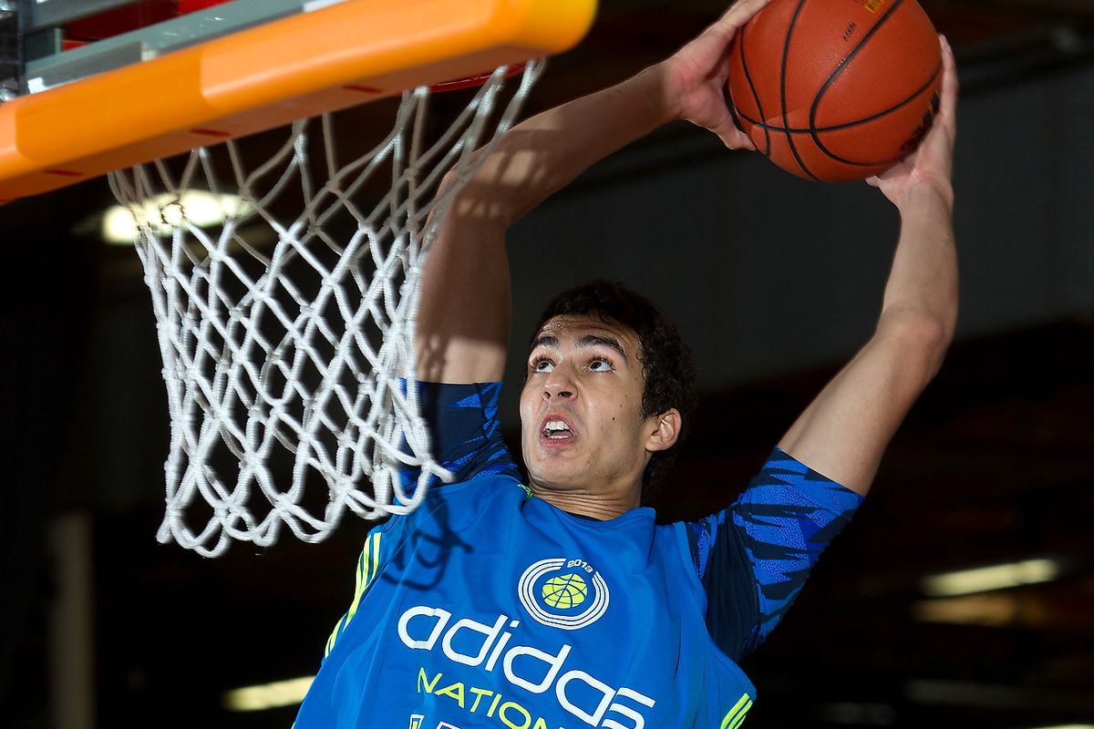 7-footer Josh Sharma is the latest big man to receive a UW offer for 2015.