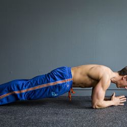 Your abdominal muscles form a natural corset that supports internal organs, improves your posture, and tightens your waistline. Blake recommends two exercises to work that corset: the plank pull-through and the corset recruitment.<br>
<b>Plank pull-throu