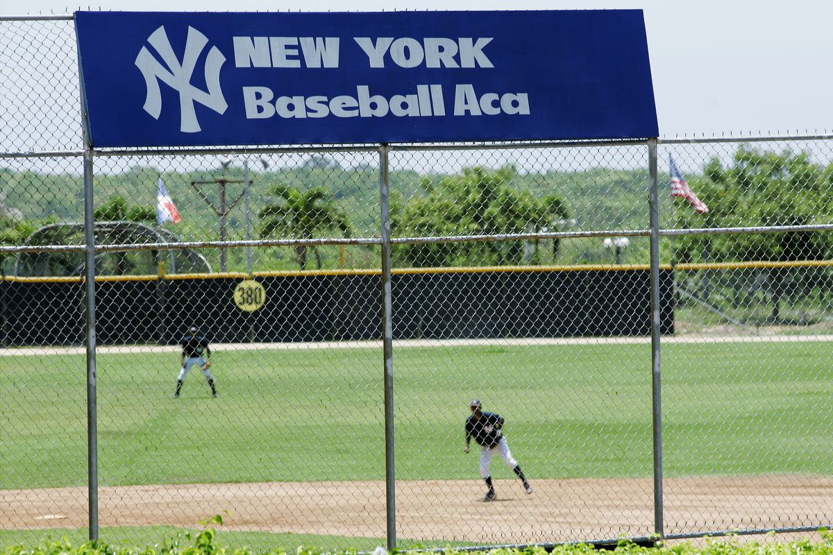 New York Yankees’ rookie team A plays team B in a practice g