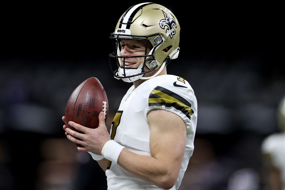 Taysom Hill #7 of the New Orleans Saints warms up before the game against the Buffalo Bills at Caesars Superdome on November 25, 2021 in New Orleans, Louisiana.