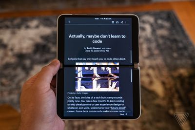 The Pocket Android app display an article on both screens of the Surface Duo 2 while it’s held in portrait orientation.