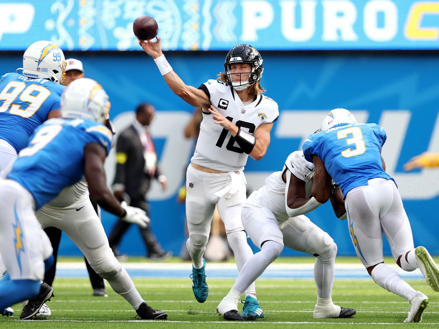 Jacksonville Jaguars go out west and dominate Los Angeles Chargers, 38-10 - Big Cat Country