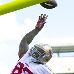 Vernon Davis gets rejected on the post-TD dunk attempt