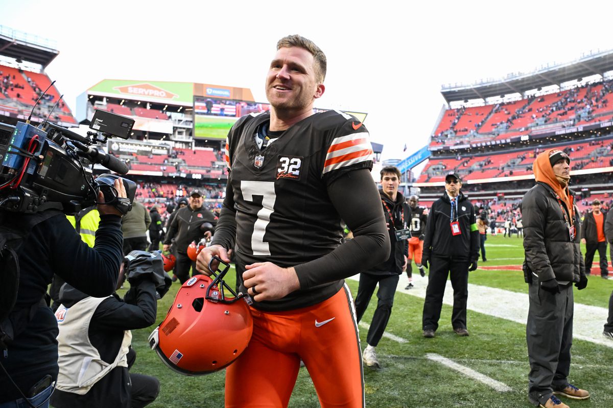Dustin Hopkins #7 of the Cleveland Browns celebrates the team’s 20-17 win over the Chicago Bears at Cleveland Browns Stadium on December 17, 2023 in Cleveland, Ohio.