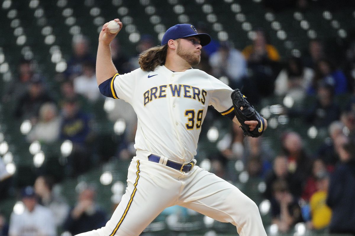 Milwaukee Brewers starting pitcher Corbin Burnes (39) delivers a pitch against the Pittsburgh Pirates in the first inning at American Family Field.