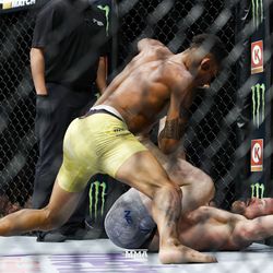 Alex Oliveira battles Gunnar Nelson at UFC 231.