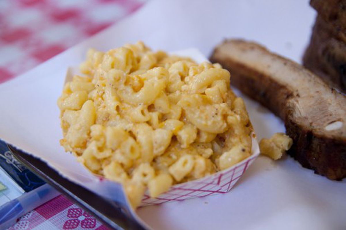 Mac and cheese from John Brown Smokehouse by <a href="http://www.flickr.com/photos/chris6sigma/6250979700/in/pool-eater/">ExFlexitarian</a>. <br />