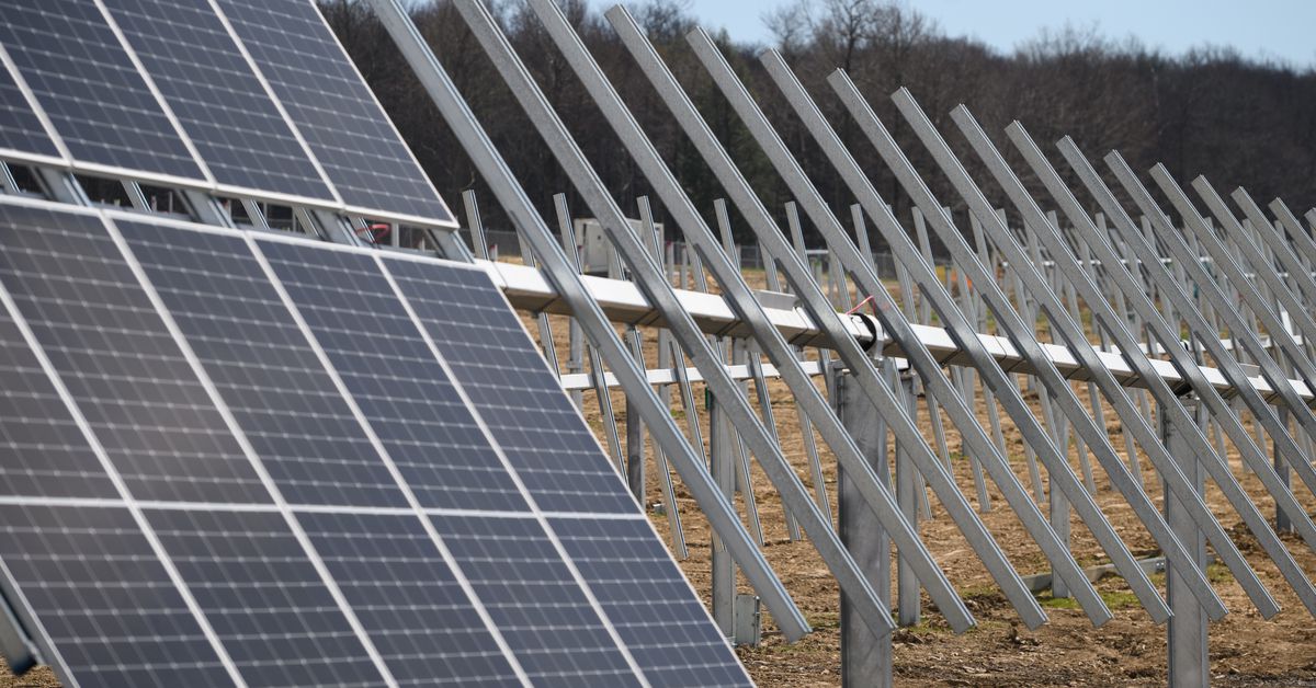 Biden pausará las tarifas solares e invocará la Ley de Producción de Defensa para energía limpia