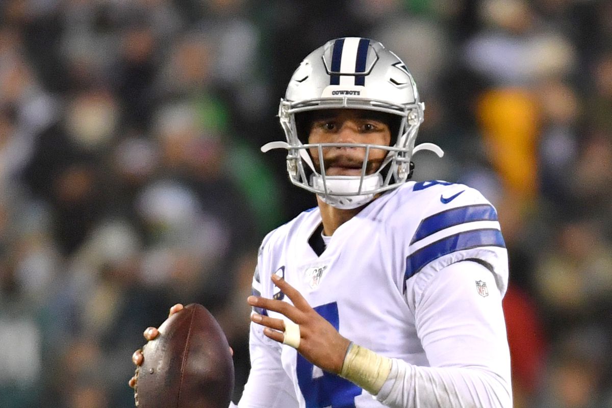 Dallas Cowboys quarterback Dak Prescott looks for a receiver during the fourth quarter against the Philadelphia Eagles at Lincoln Financial Field.&nbsp;