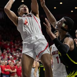 Arizona center Chase Jeter (4) attempts to lay in the ball past Oregon’s Kenny Wooten during the Arizona-Oregon game in McKale Center on January 17 in Tucson, Ariz.