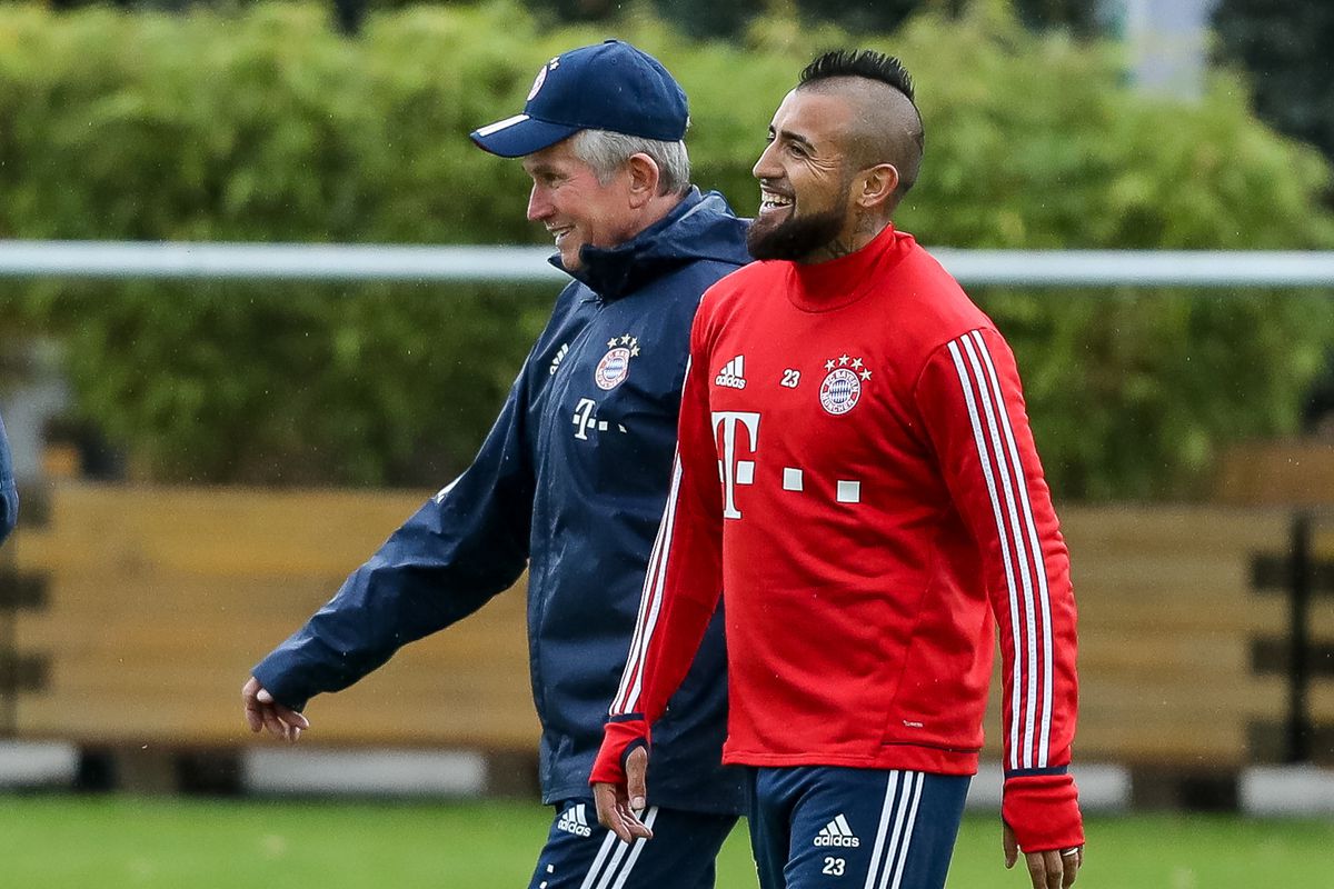 MUNICH, GERMANY - OCTOBER 09:   Arturo Erasmo Vidal of Bayern Muenchen   and Head coach  Jupp Heynckes of Bayern Muenchen    looks on   during a training session at the  FC Bayern Muenchen Training center on October 9, 2017 in Muenchen, Germany. (Photo by TF-Images/TF-Images via Getty Images)
