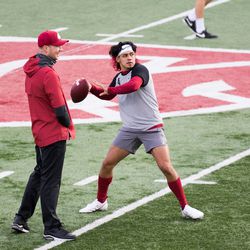 PULLMAN, WA - NOVEMBER 14: Washington State QB Jayden de Laura (4) warms up for his first home game prior to the Pac 12 North divisional matchup between the Oregon Ducks and the Washington State Cougars on November 14, 2020, at Martin Stadium in Pullman, WA.
